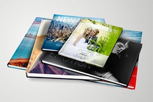 Stapel bunter Magazinen mit verschiedenen Titelthemen wie Reisen, Hochzeit und Mode.