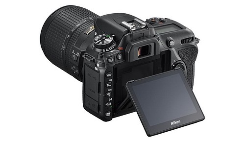 Nikon D 7500 + AF-S 18-140/3,5-5,6 - 3