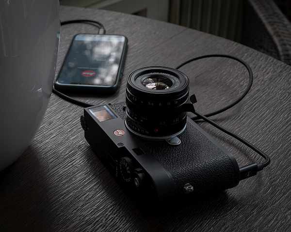 Leica M11 an ein Iphone angeschlossen