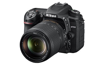 Nikon D 7500 + AF-S 18-140/3,5-5,6