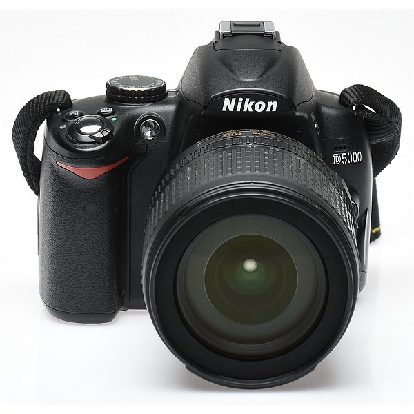 Gebraucht, Nikon D5000 mit 18-105mm/3,5-5,6 VR