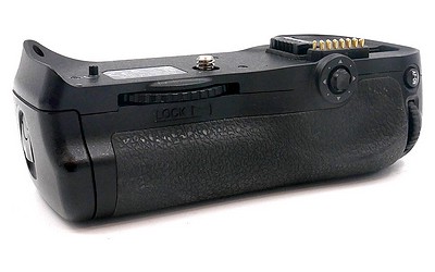 Gebraucht, Nikon MB-D10